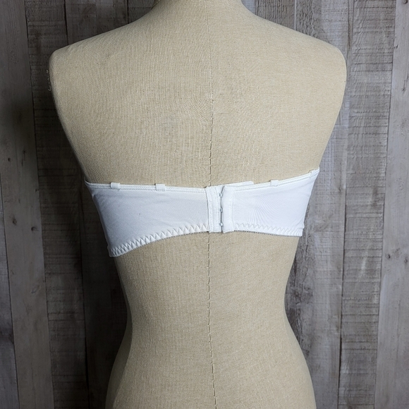 Olga Strapless Underwire White Lace Bra. Style# 36632 - Picture 3 of 11